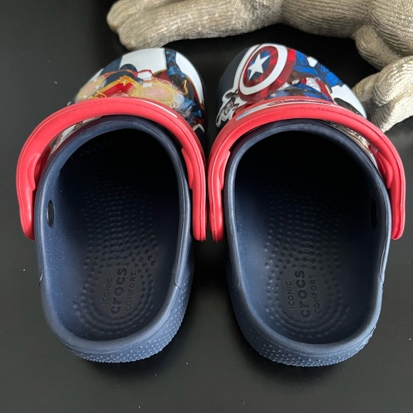 CROCS Marvel Red and Blue Superhero Clogs - Picture 4 of 5